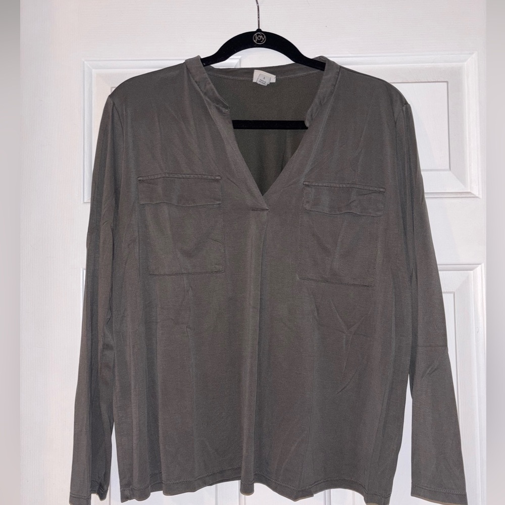 Green Long Sleeve V-Neck Blouse